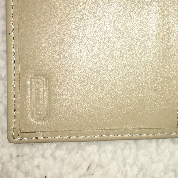 Coach - Picture 3 of 6